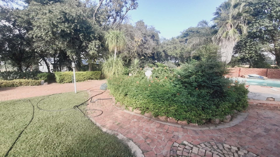 6 Bedroom Property for Sale in Kameeldrift-Wes North West